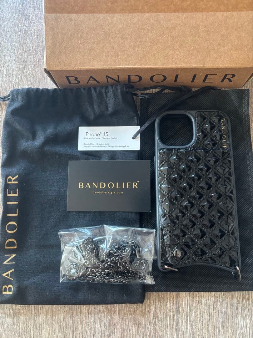 BANDOLIER iPhone 15ケース ブラック　バンドリヤー