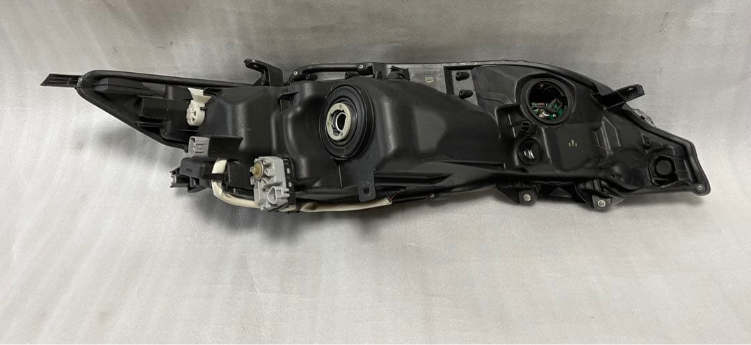 トヨタ ZSU60W ハリアー LED ヘッドライト ランプ 左 48-147