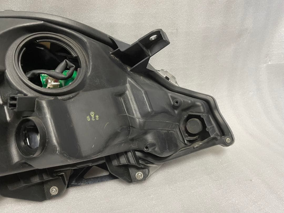 トヨタ ZSU60W ハリアー LED ヘッドライト ランプ 左 48-147