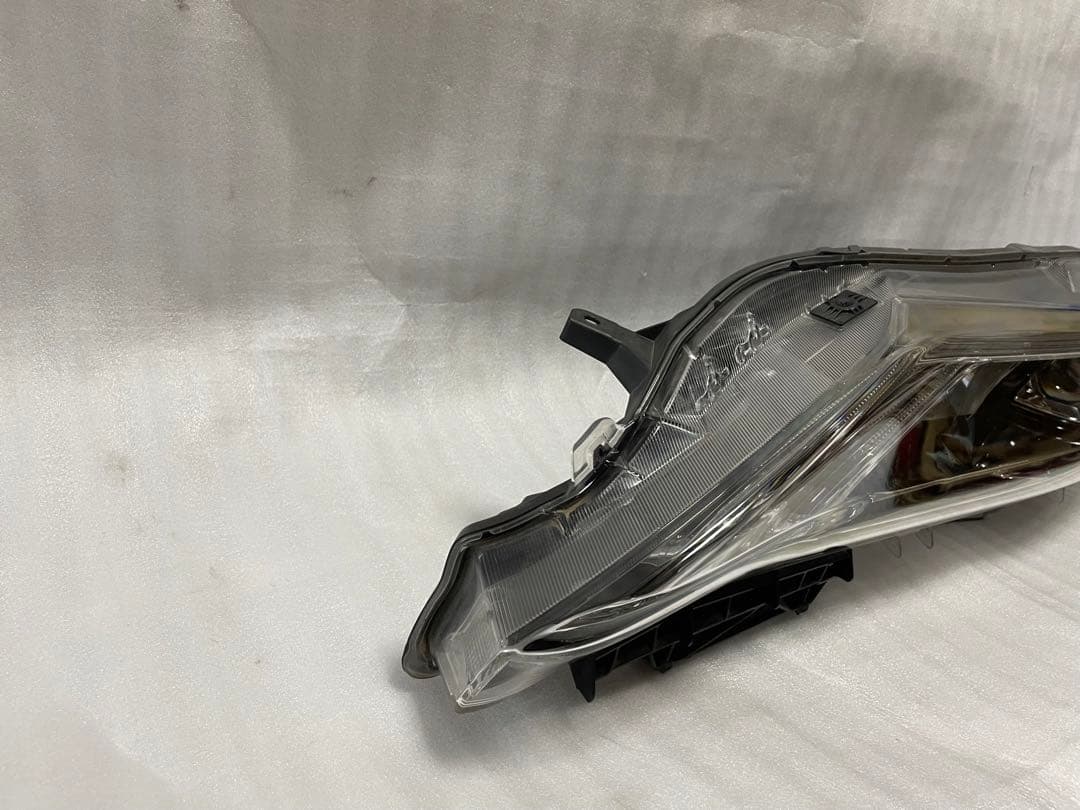 トヨタ ZSU60W ハリアー LED ヘッドライト ランプ 左 48-147