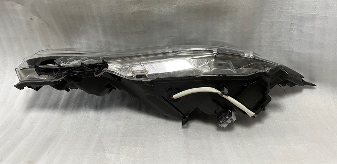 トヨタ ZSU60W ハリアー LED ヘッドライト ランプ 左 48-147