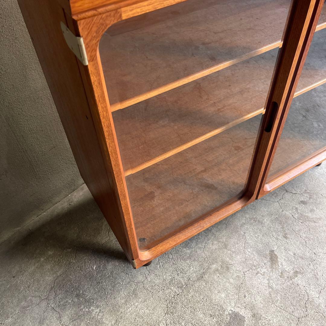 北欧スタイル　ガラス扉キャビネット 収納