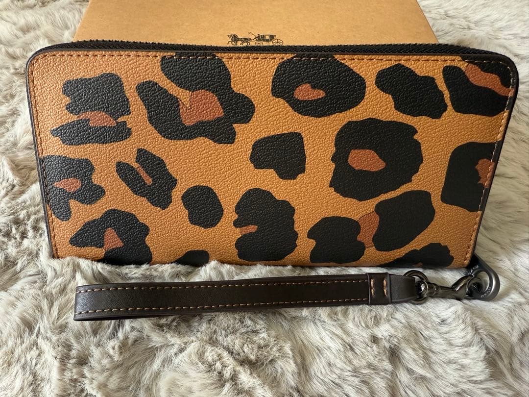 COACH レオパードプリント 長財布
