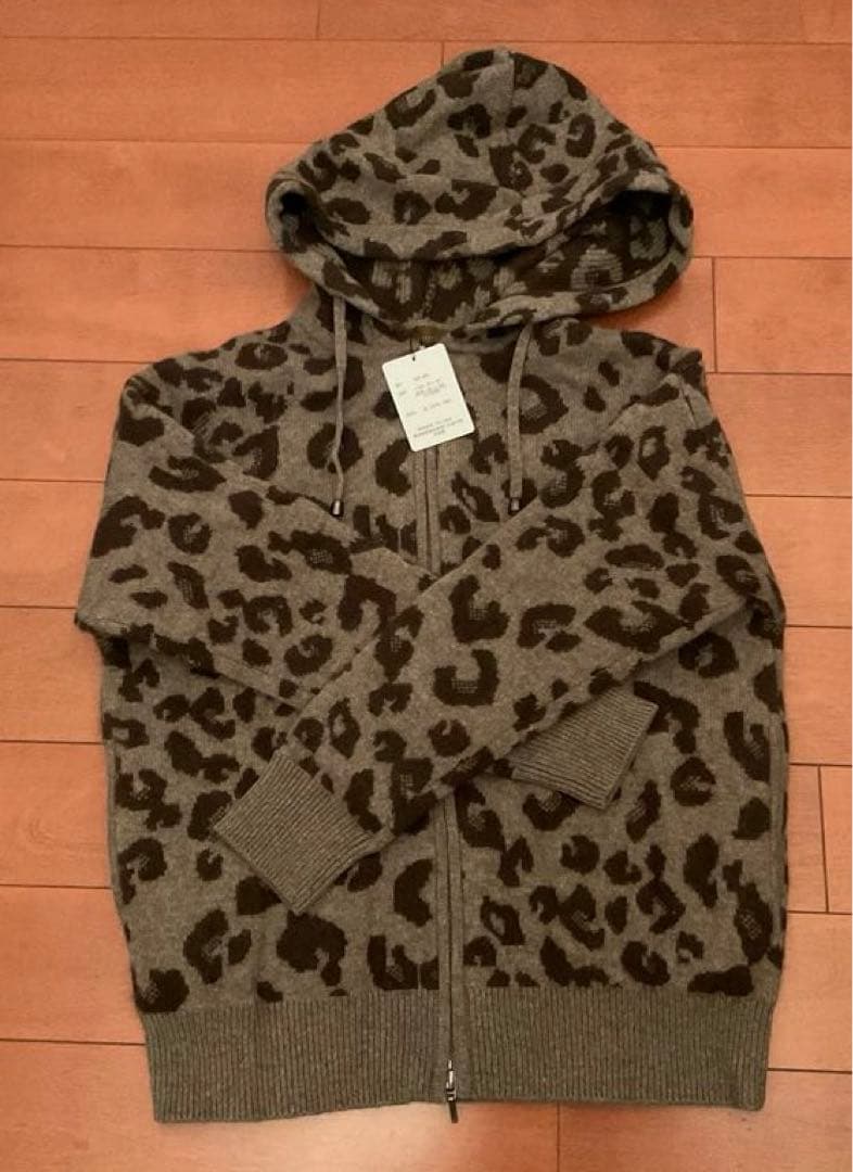 未使用タグ付き　ネイチャーズ　ヤク　レオパード柄パーカー