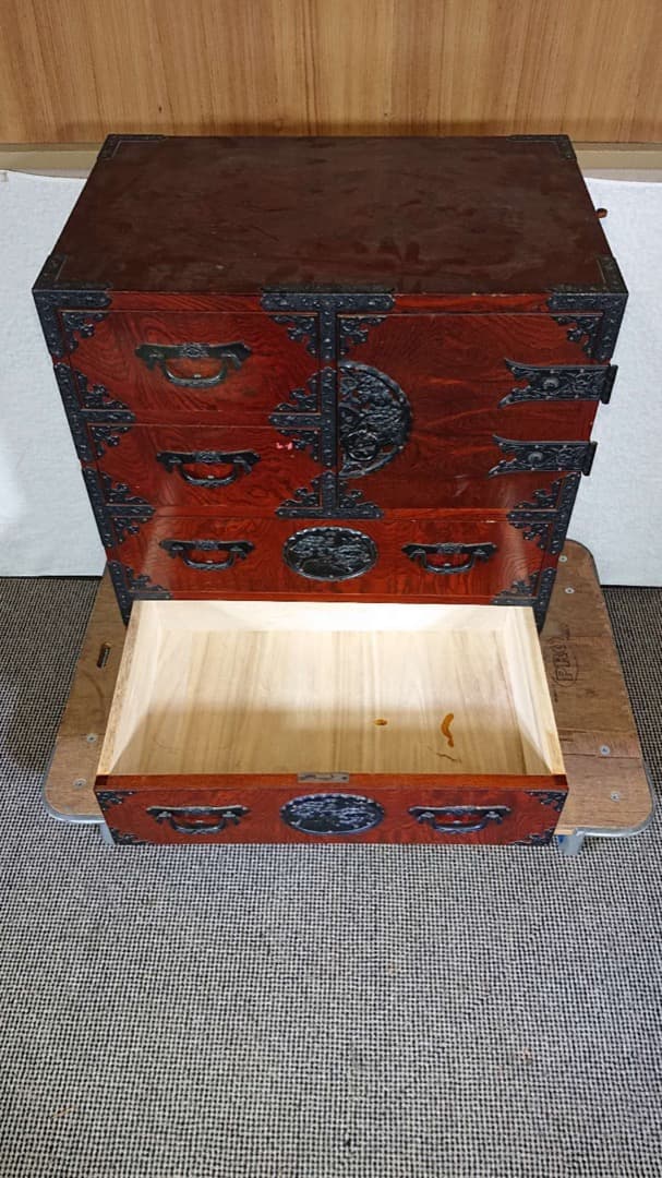 時代箪笥　鍵付き和たんす　引き出し箪笥　前欅　純和風アンティーク　古民家　蔵出し