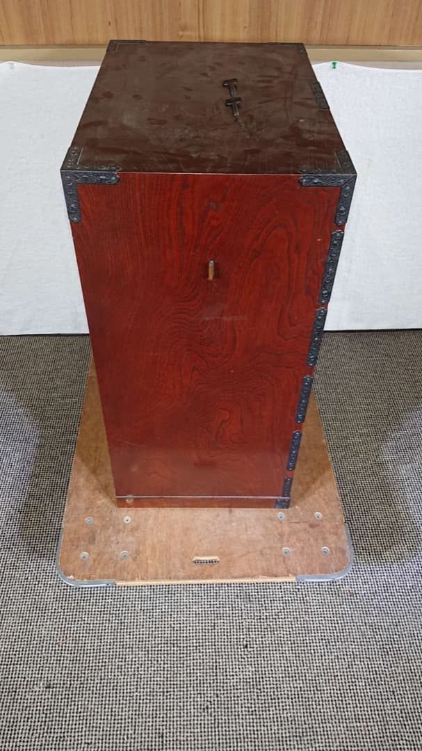 時代箪笥　鍵付き和たんす　引き出し箪笥　前欅　純和風アンティーク　古民家　蔵出し