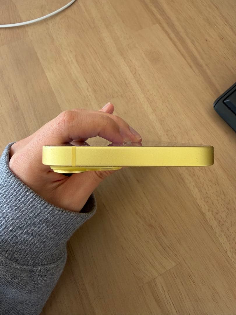 お*び様 iPhone14 256GB イエロー