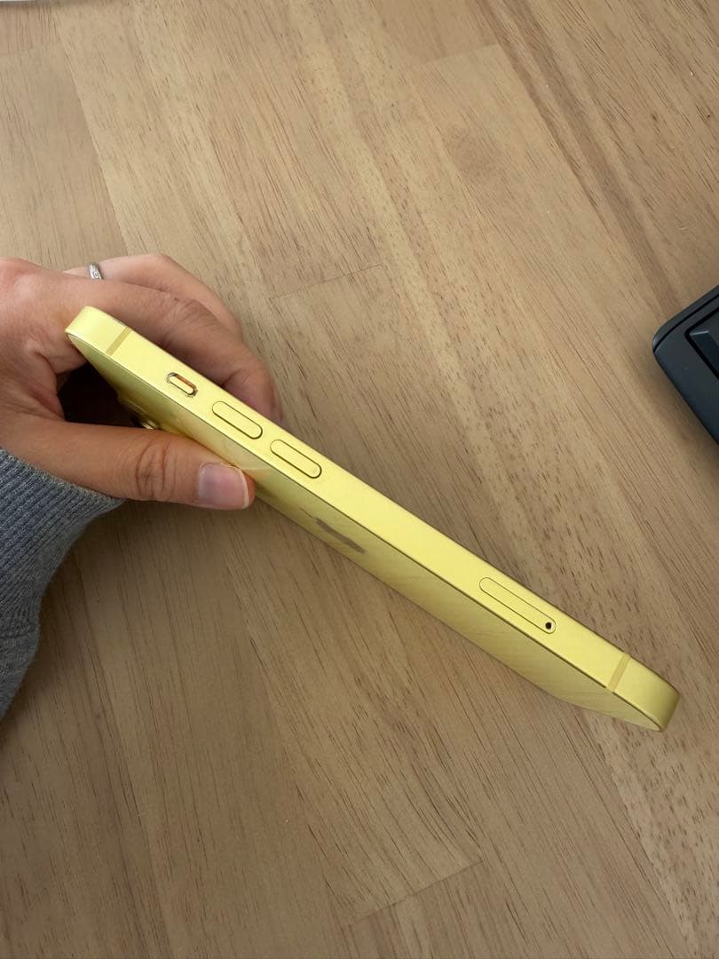 お*び様 iPhone14 256GB イエロー