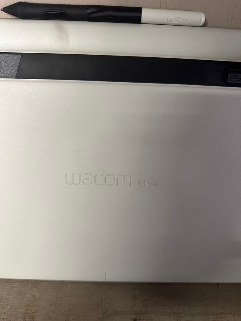 Wacom One 液晶ペンタブレット 本体とペン付き