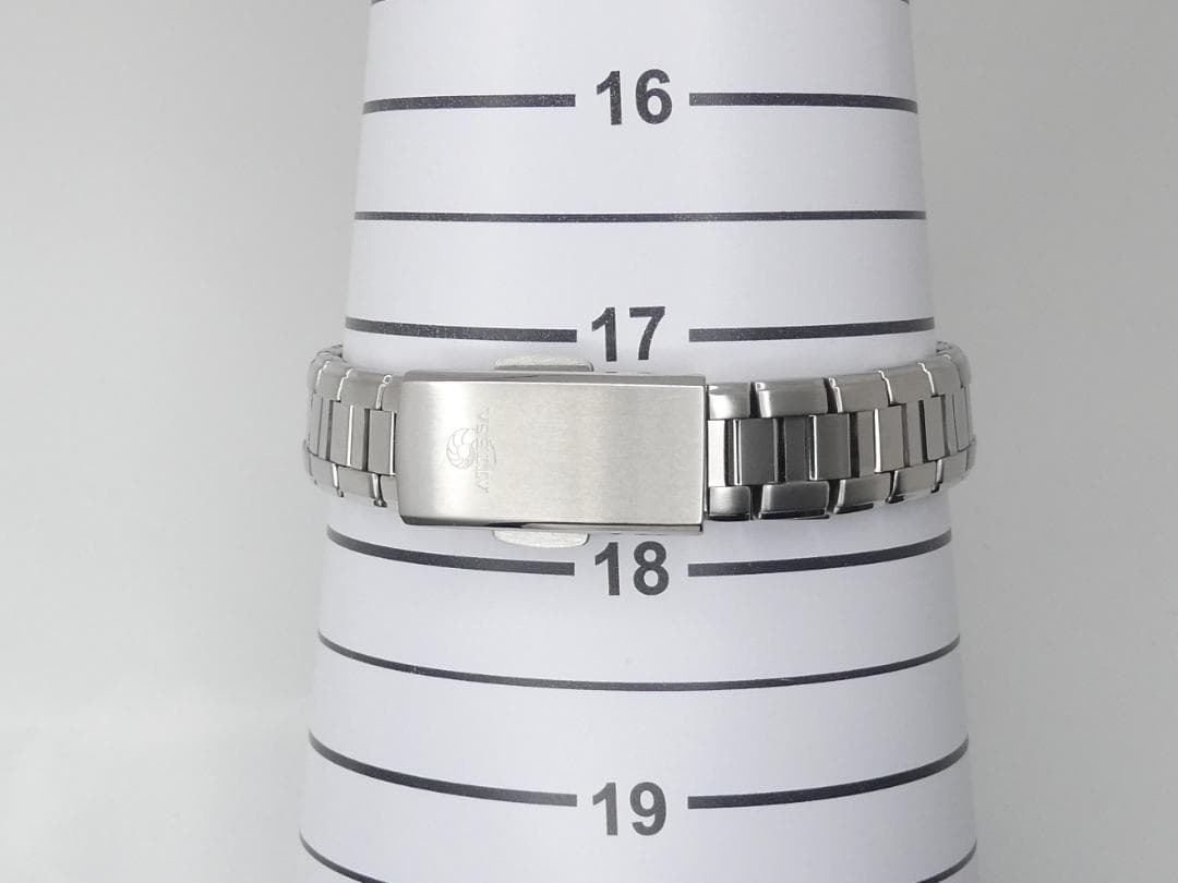 ✴極美品稼働品シチズン アテッサ 電波ソーラー チタニウム 17.5㎝ 未使用品