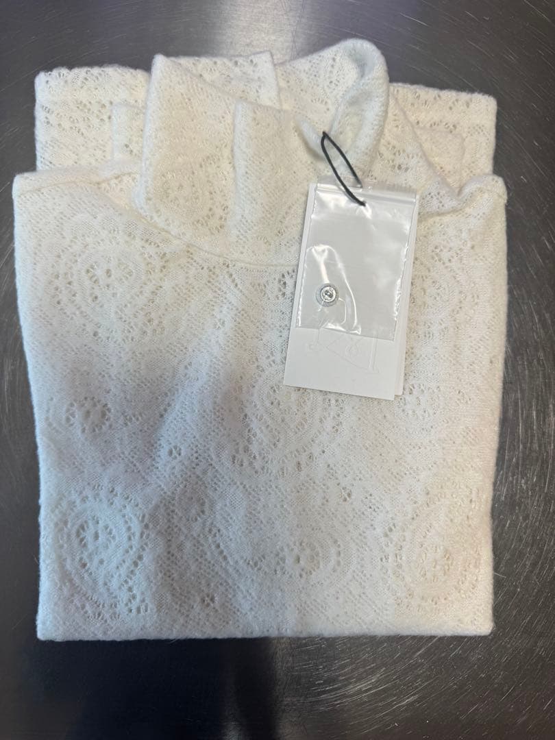 最終kume_official レースハイネックトップス