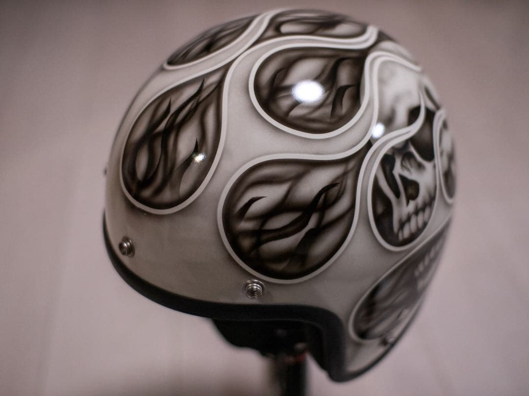 新品未使用　スモール　ジェット　ヘルメット 白、黒フレアドクロ