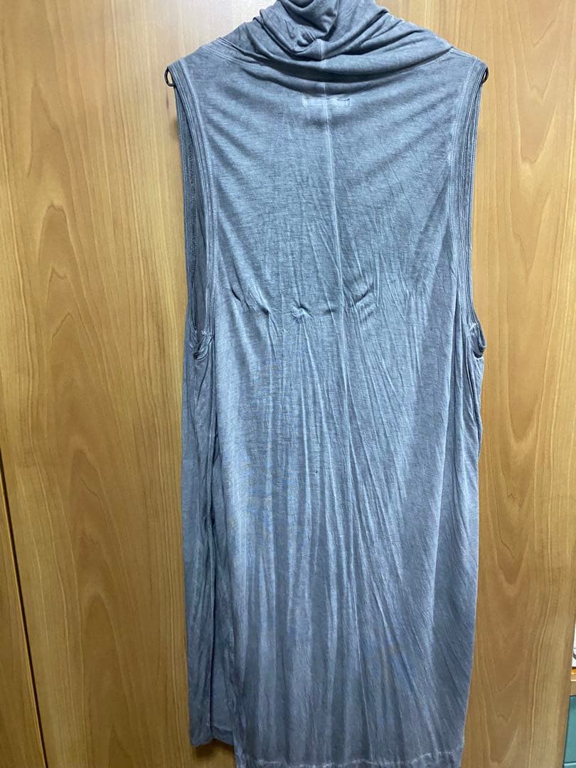 MA_JULIUS グレー ドレープネック ノースリーブトップス