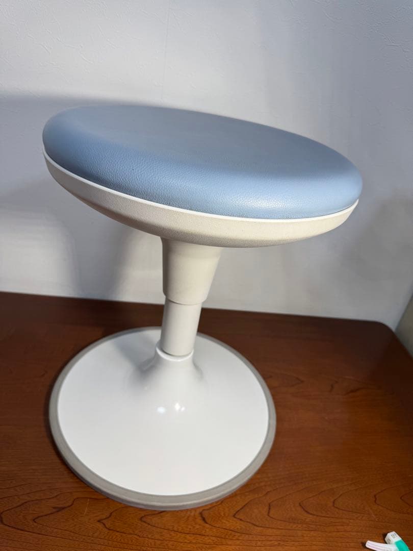 【オカムラ】椅子 スツール 回転 昇降 医療 作業椅子 診察 美容室 事務椅子