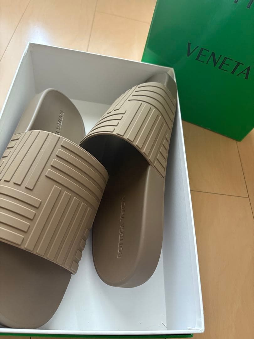 BOTTEGA VENETA サンダル ベージュ グレー