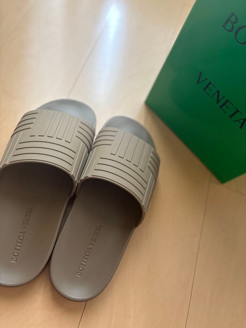 BOTTEGA VENETA サンダル ベージュ グレー