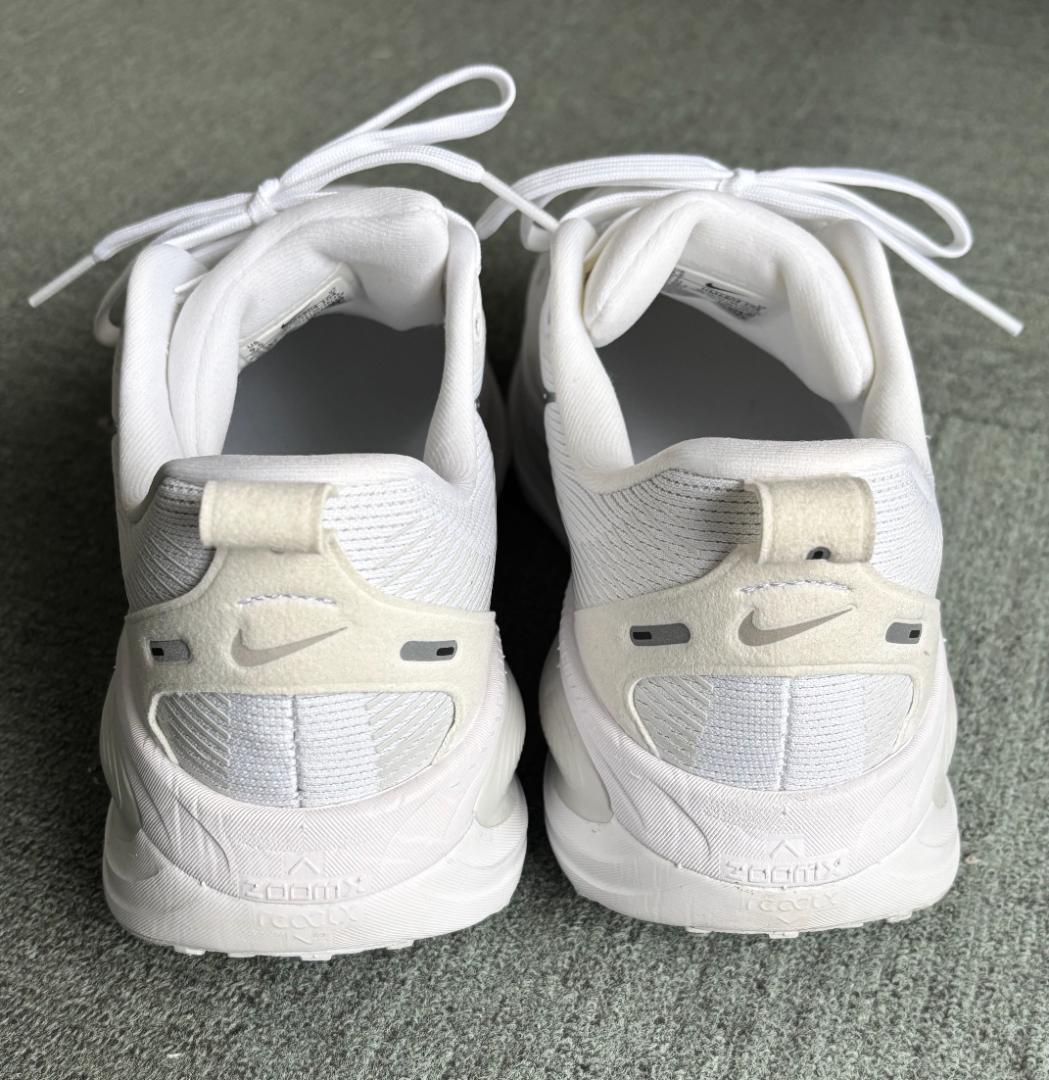 ナイキ ボメロ 18 W ホワイト HM6804-104（26.5cm）