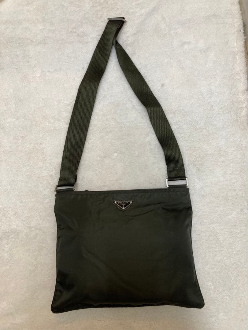 てぃん様　PRADA 斜め掛けショルダーバッグ