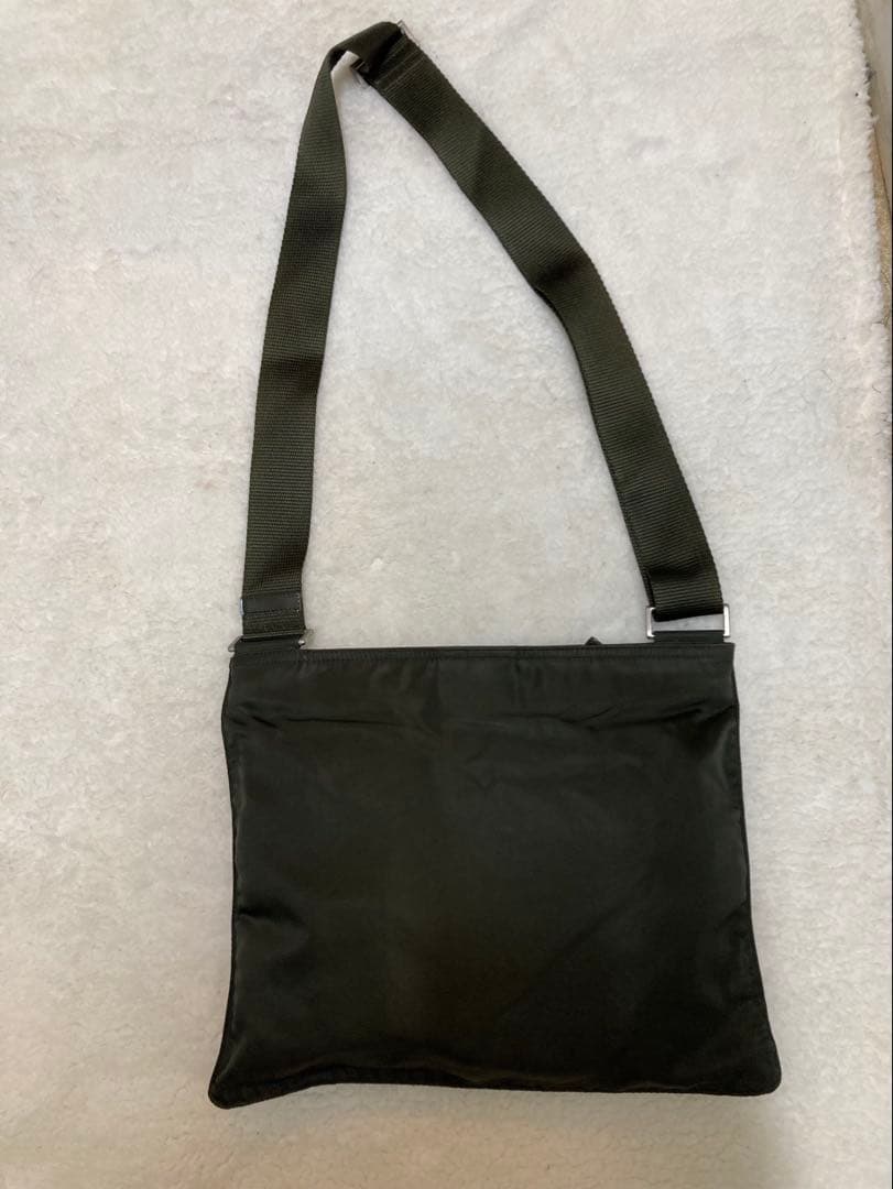 てぃん様　PRADA 斜め掛けショルダーバッグ