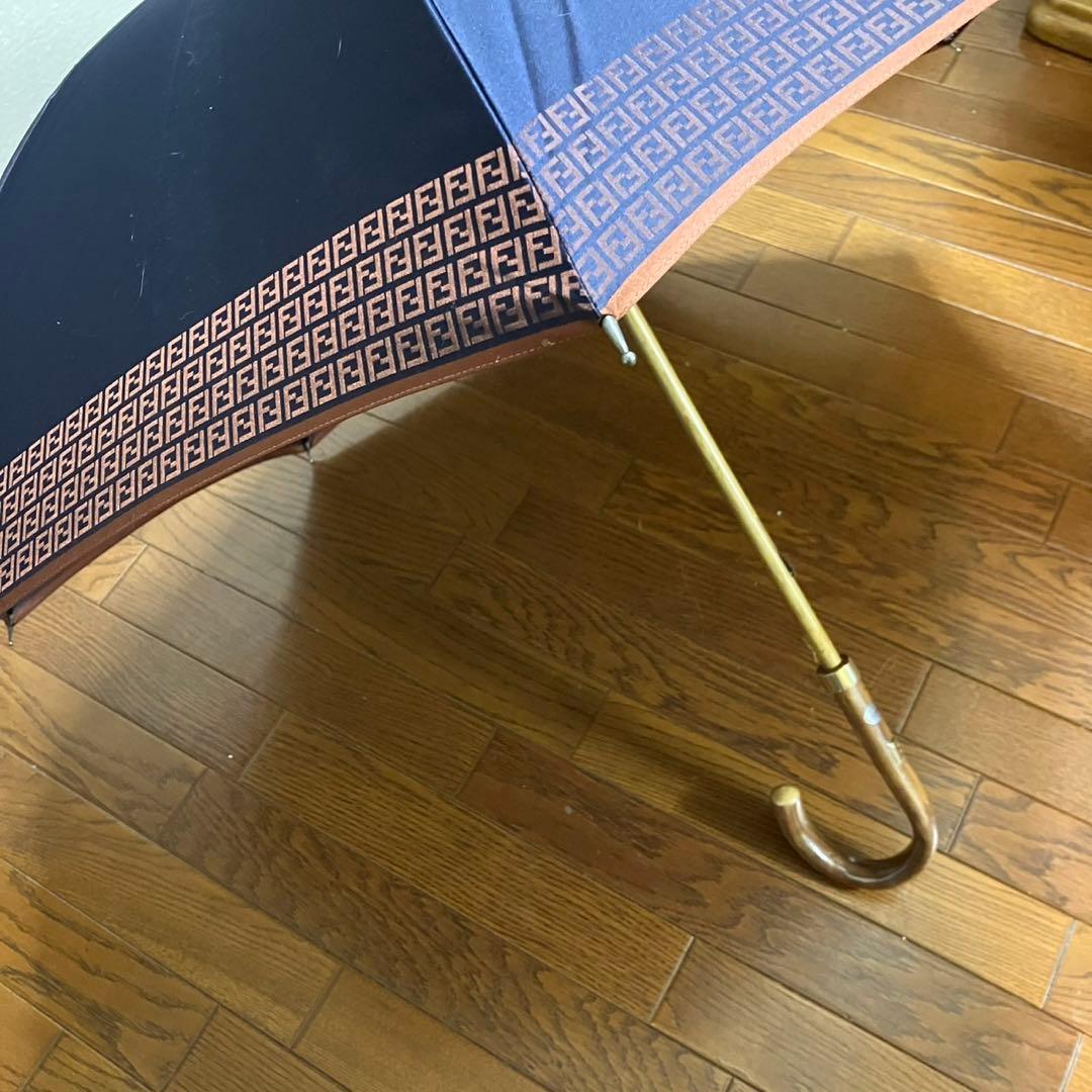 FENDI 長傘　ズッカ柄　ネイビー　ウッドハンドル　ムーンバット