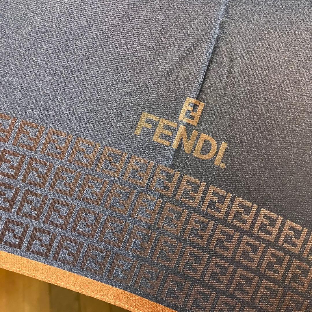 FENDI 長傘　ズッカ柄　ネイビー　ウッドハンドル　ムーンバット