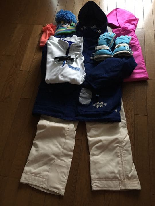 スキー、スノーボー用ウエア、付属品一式。1回使用の美品です