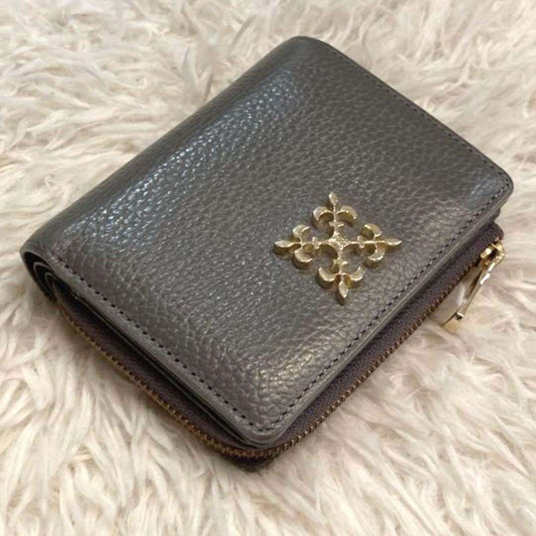 【美品】russet モノグラムプレートハーフウォレット　二つ折り財布　グレー