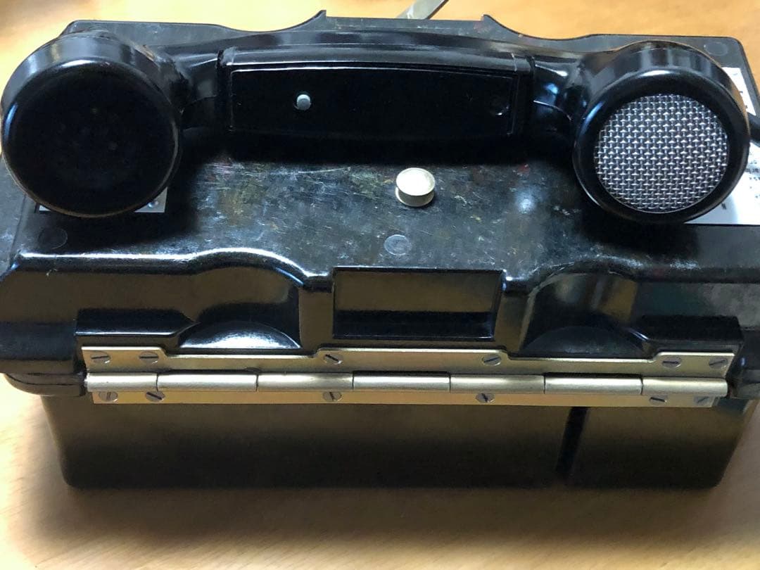 ￼★ドイツ軍放出品 NVA 野戦電話機 FF63S ★ドイツ軍迷彩服のおまけ付き