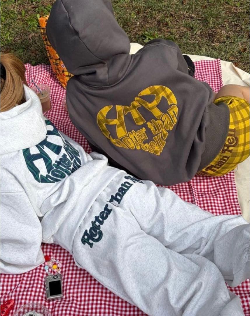 【極美品/完売品】HTH × Wiggle Wiggle コラボフーディ グレー