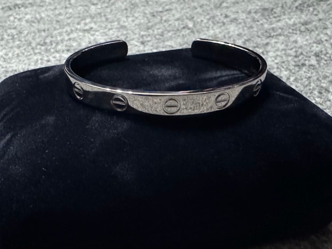 ネイビーカルティエ　ラブブレス　16 ホワイトゴールド　オープン　バングル