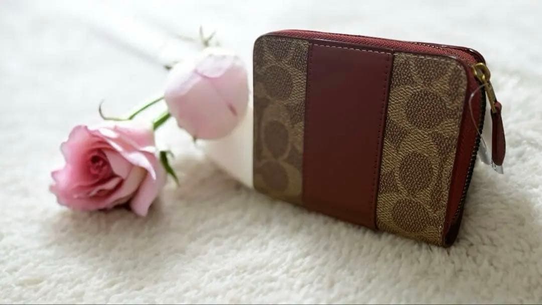 【新品】COACH ✨二つ折り財布✨ビルフォード新ピン