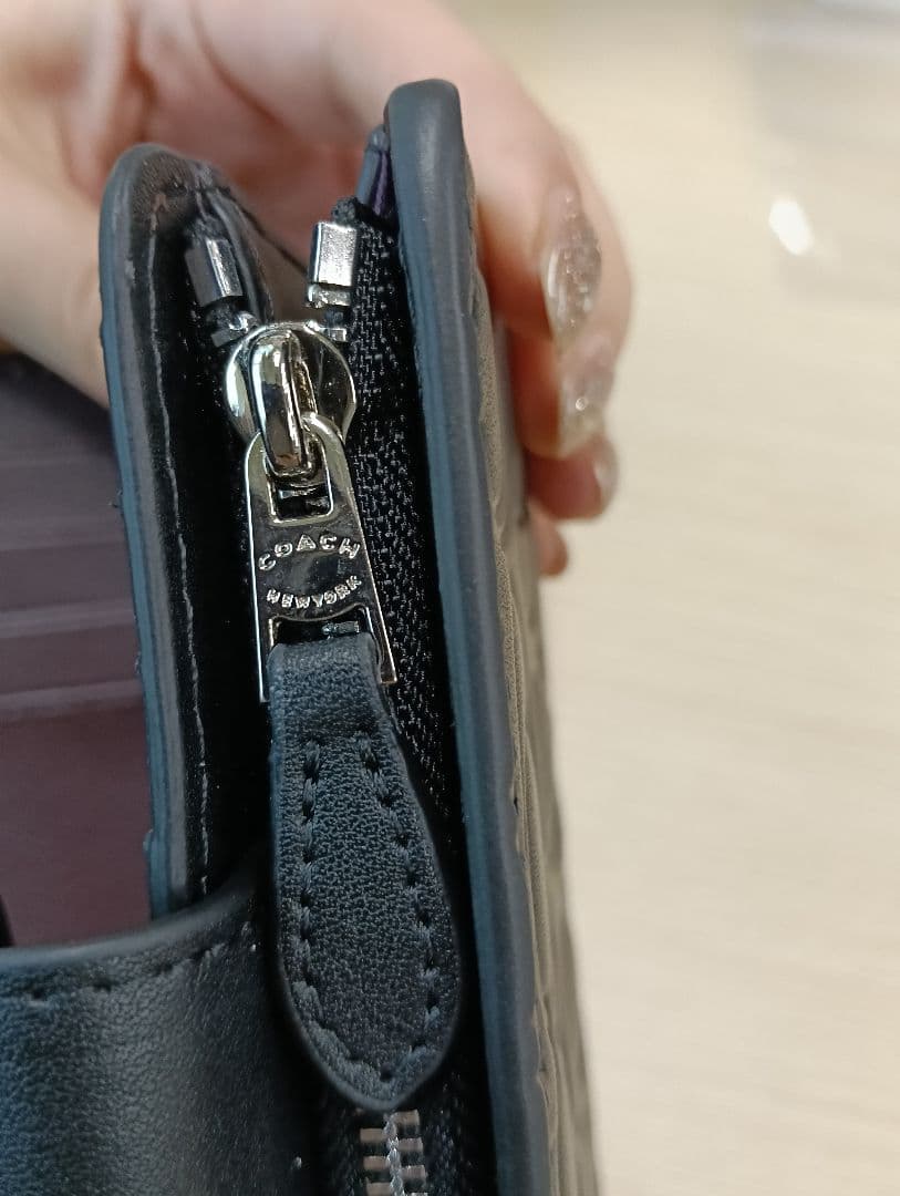 COACH エンボス加工 ブラック 2つ折り財布　美品