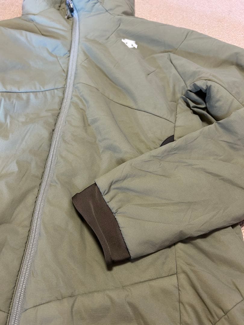 値下　DESCENTE フード付き中綿ミドルジャケット　チームデサントモデル　O