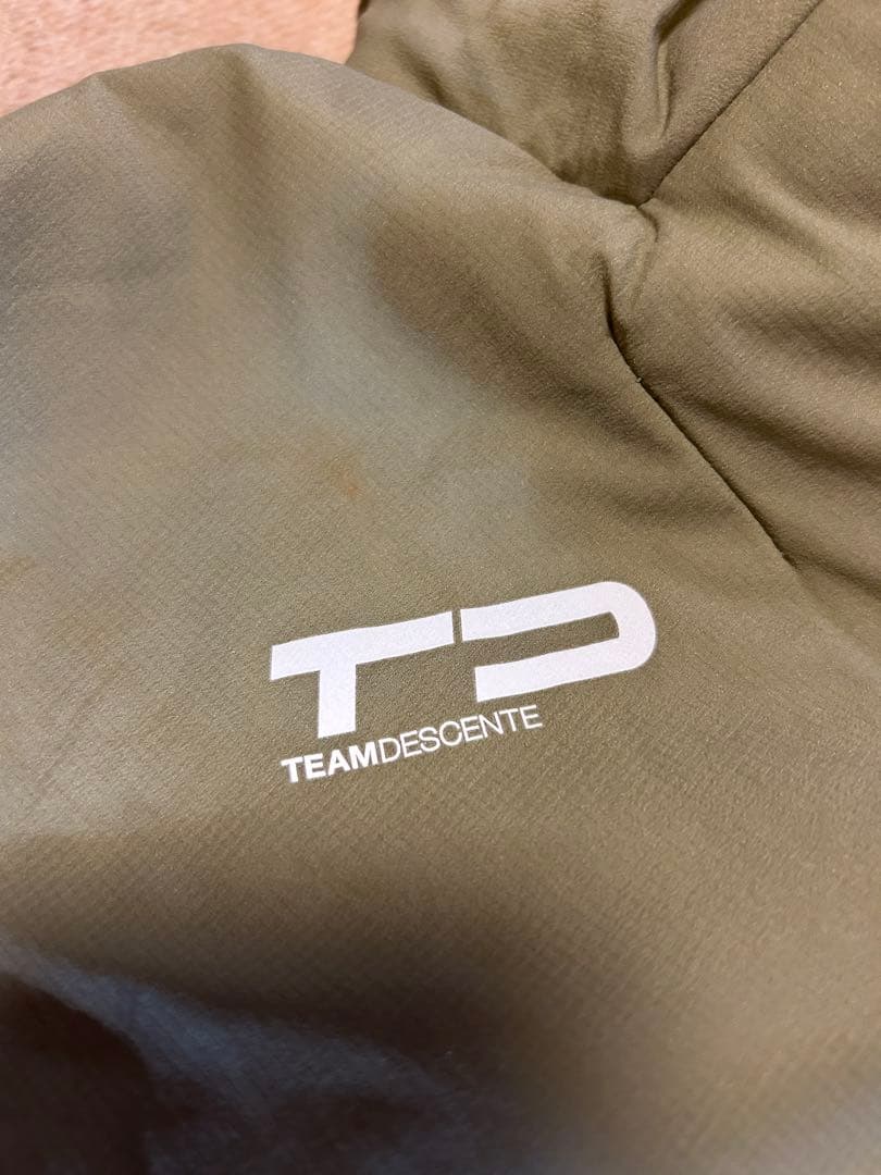 値下　DESCENTE フード付き中綿ミドルジャケット　チームデサントモデル　O
