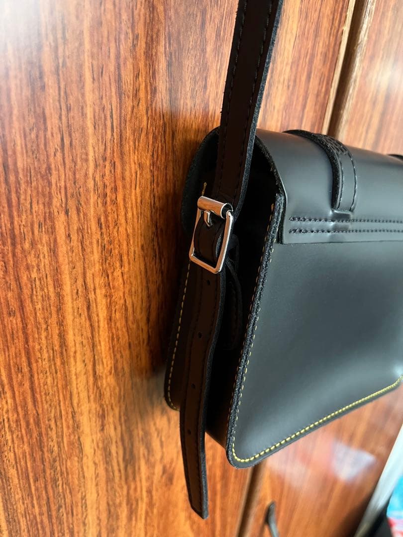 Dr. Martens/ドクターマーチン 7インチ サッチェルバッグ