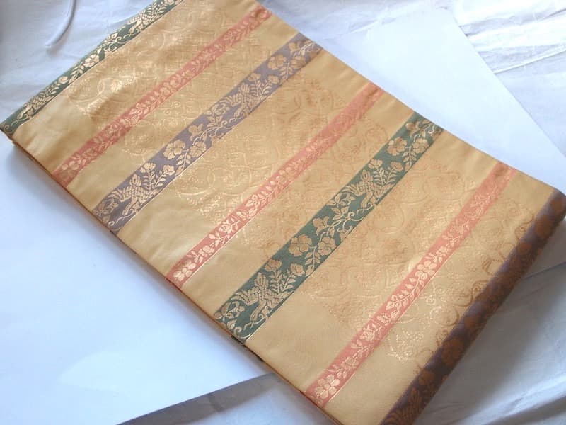 織りの九寸名古屋帯（横段に唐花文）長373 正絹美品