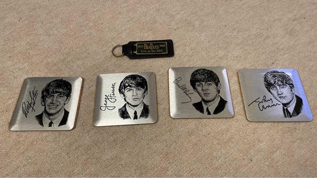 The Beatles 'Live at the BBC' 限定版ラジオ型ケース