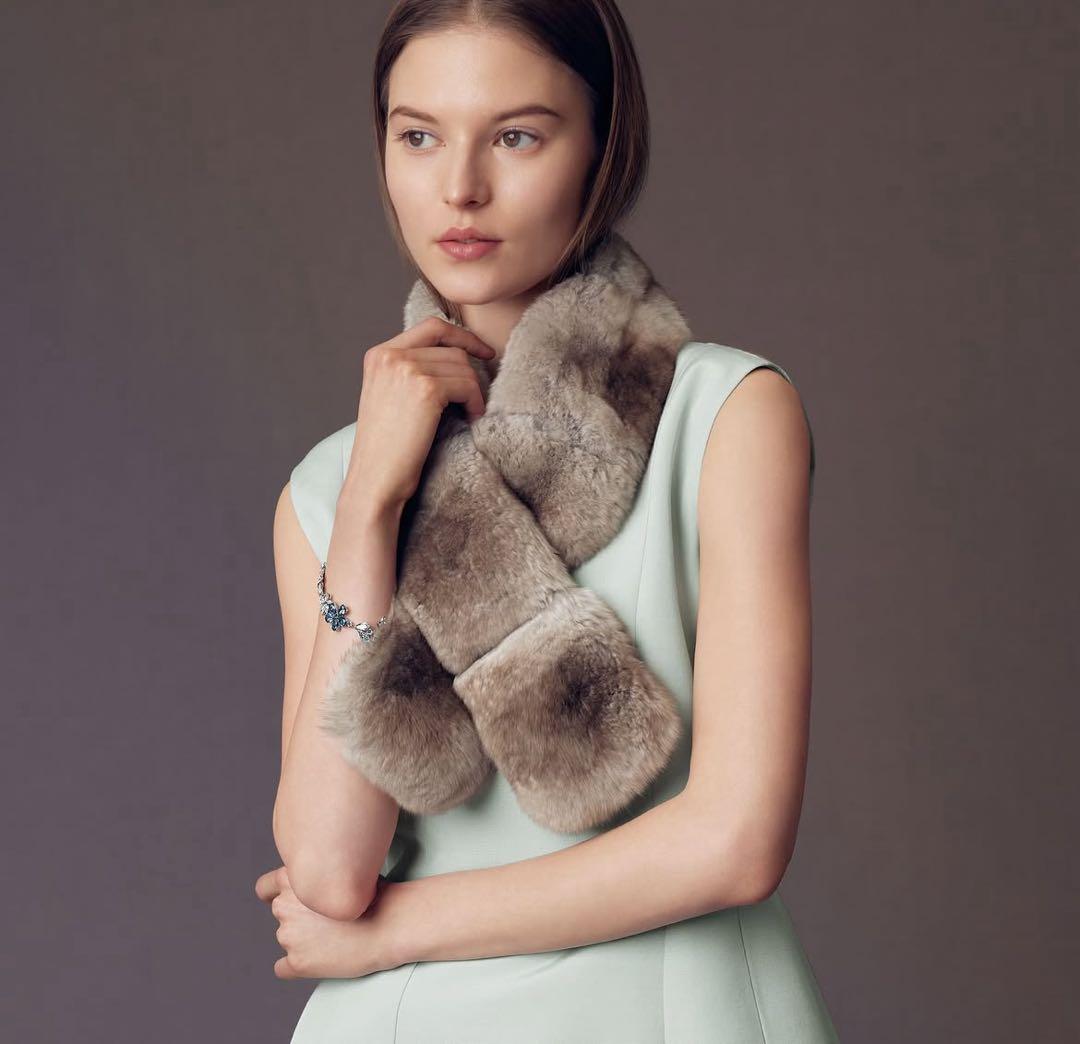 FOXEY定番 チンチラ タイ マフラー Fur s Stole 人気カプチーノ