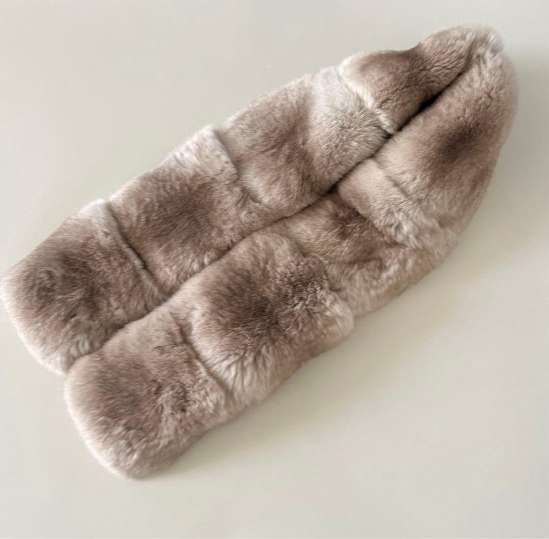 FOXEY定番 チンチラ タイ マフラー Fur s Stole 人気カプチーノ