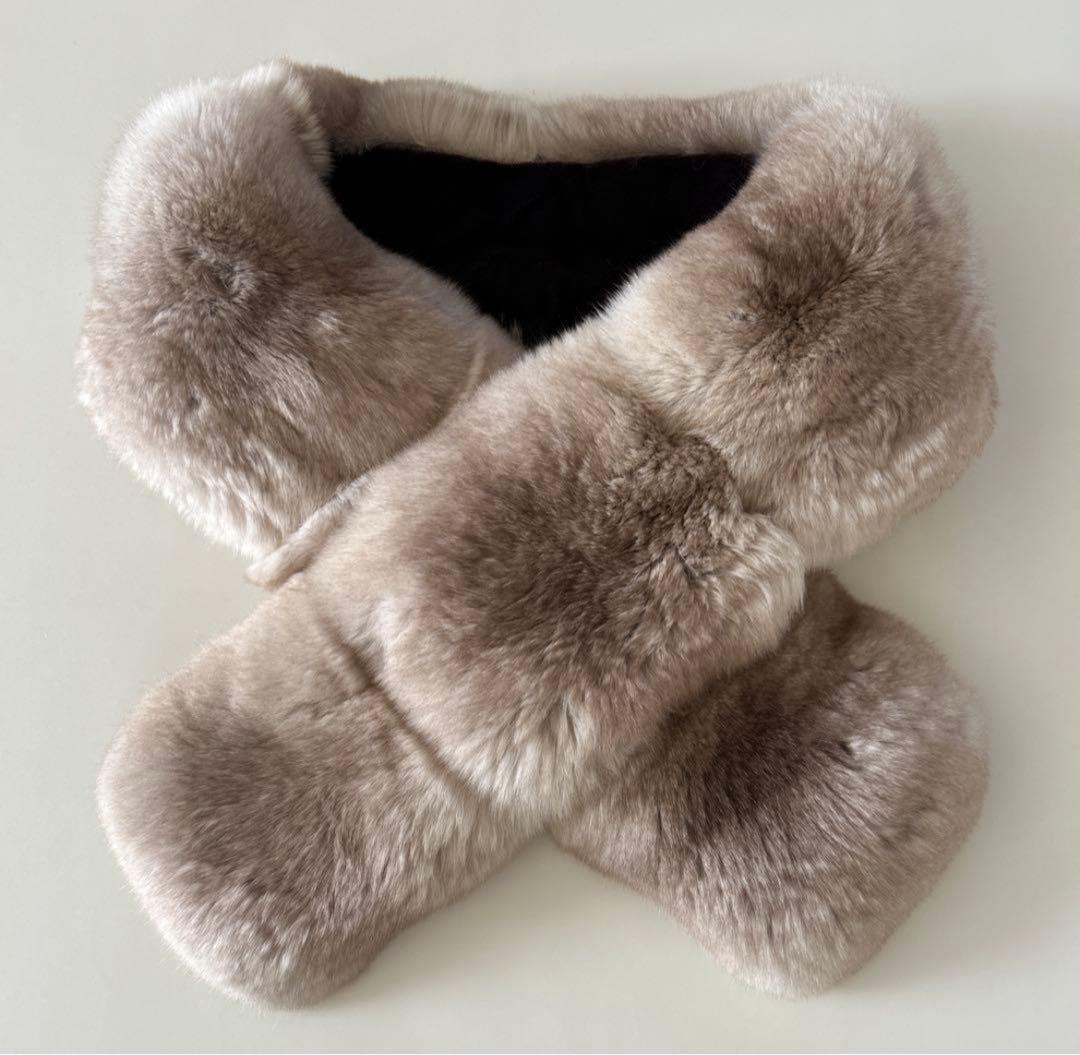 FOXEY定番 チンチラ タイ マフラー Fur s Stole 人気カプチーノ