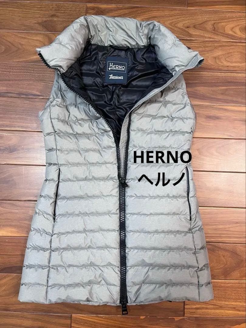 ヘルノ　グレー ダウンベスト