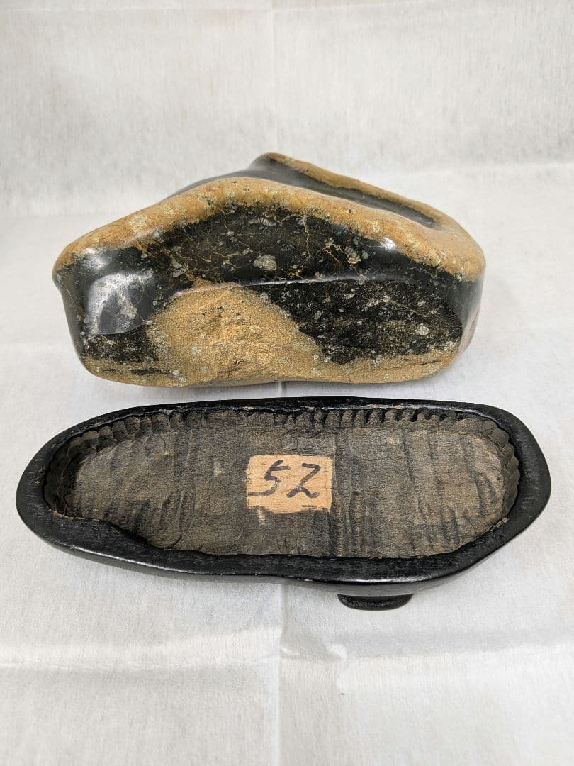 あ*ん様 【縁起物】白蛇石 鑑賞石 蛇石 天然石 台座付 パワーストーン 開運