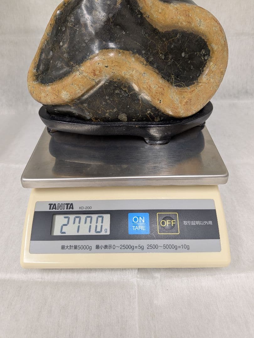 あ*ん様 【縁起物】白蛇石 鑑賞石 蛇石 天然石 台座付 パワーストーン 開運