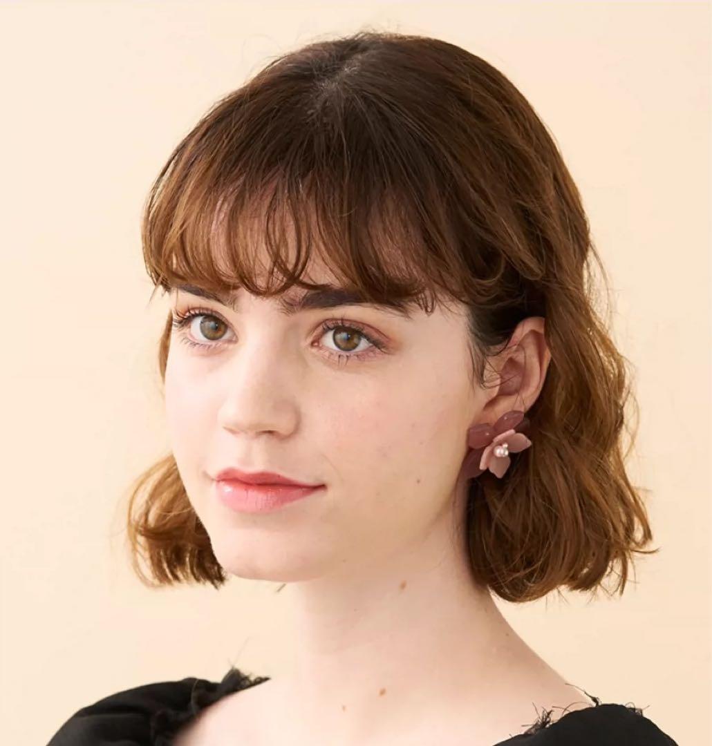 【新品未開封】アレク　Alxandre de paris 花ピアス