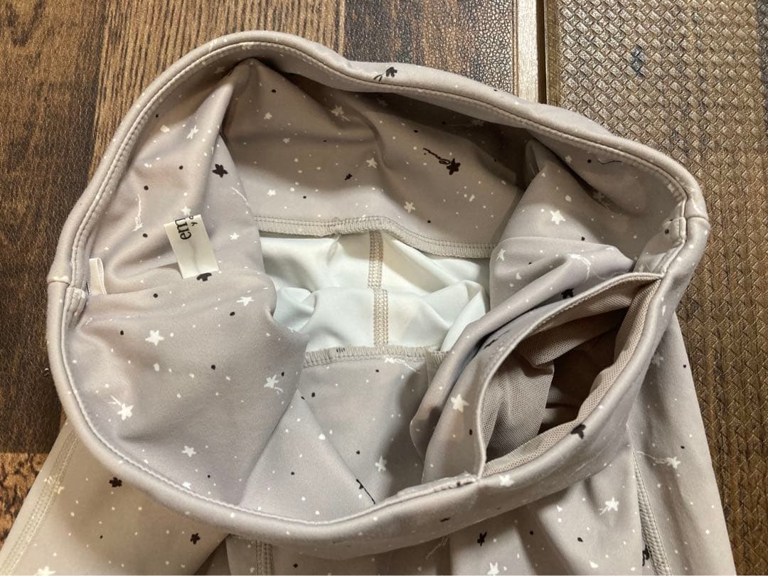 極美　emmi yogaエミヨガ　ヨガウェア　UVカット吸水速乾　オリジナル星柄