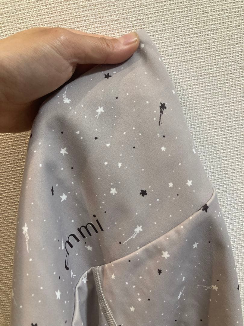 極美　emmi yogaエミヨガ　ヨガウェア　UVカット吸水速乾　オリジナル星柄