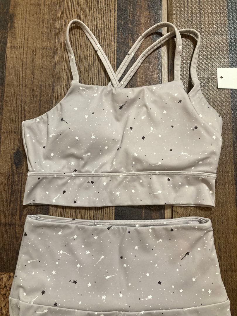 極美　emmi yogaエミヨガ　ヨガウェア　UVカット吸水速乾　オリジナル星柄