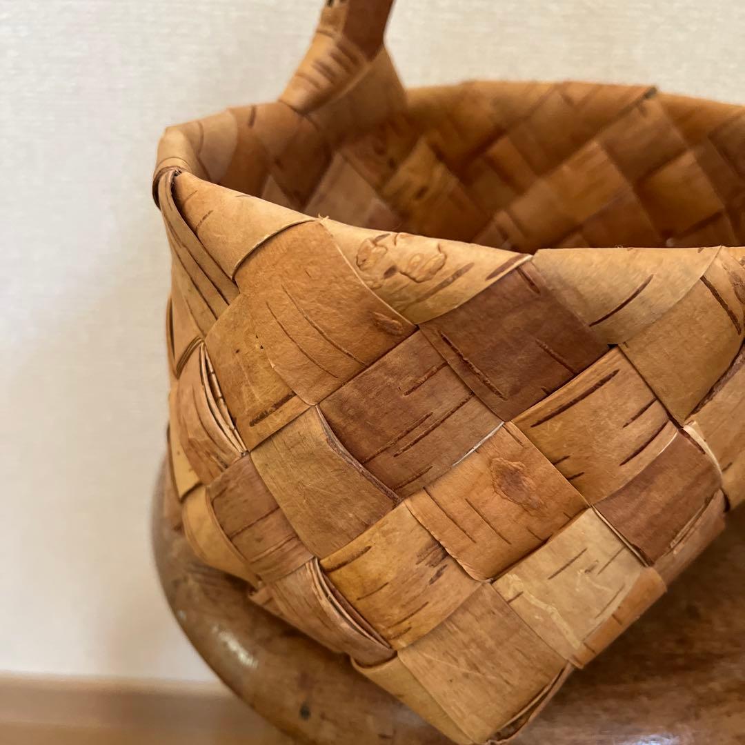 白樺の小さなかご