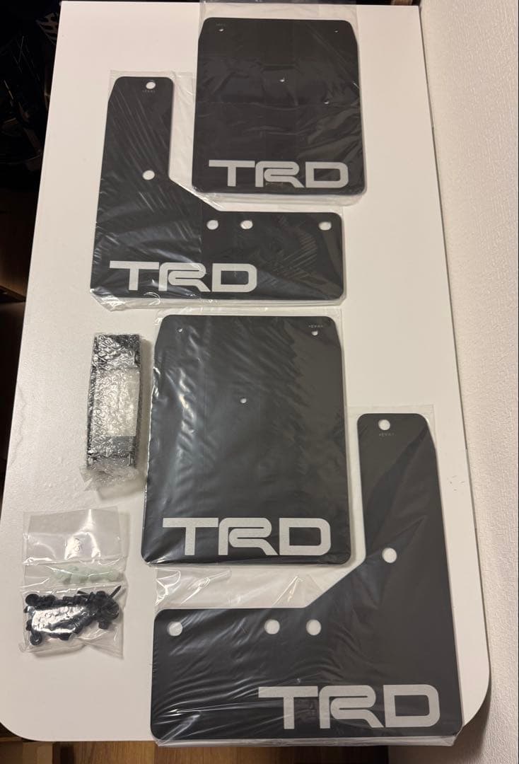 ハイエース TRD マッドフラップ ブラック　未使用