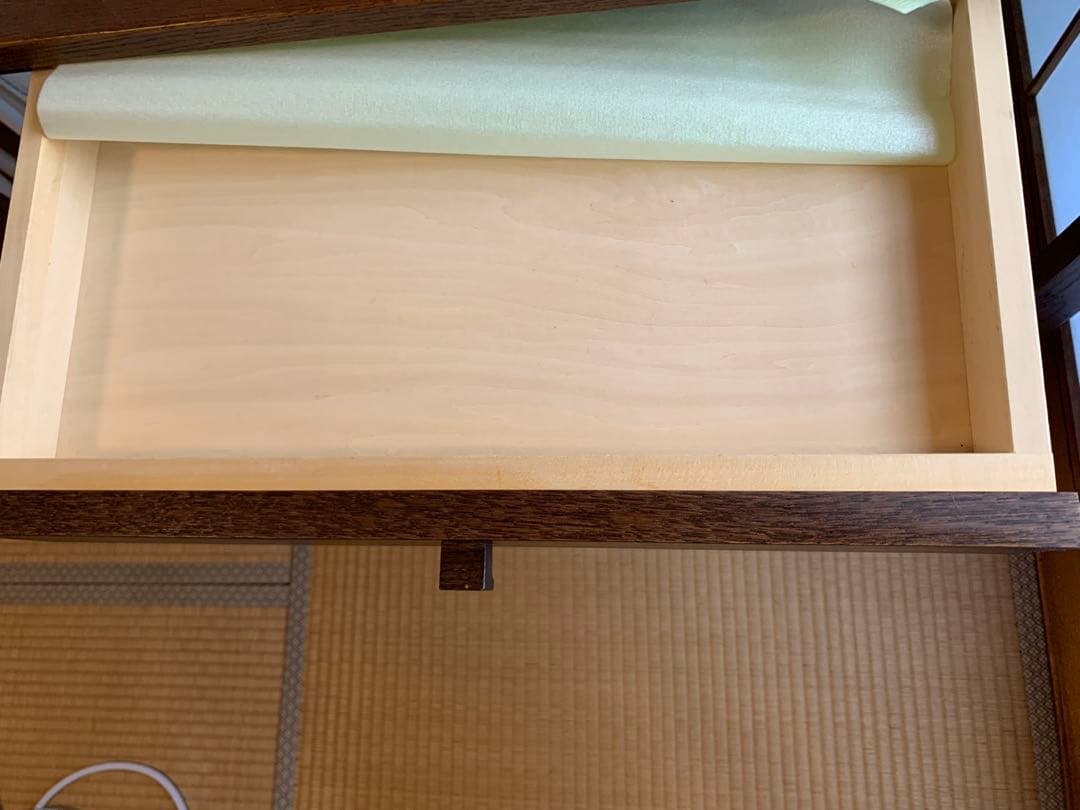 カリモクデスク　引き出し、コンセント付き